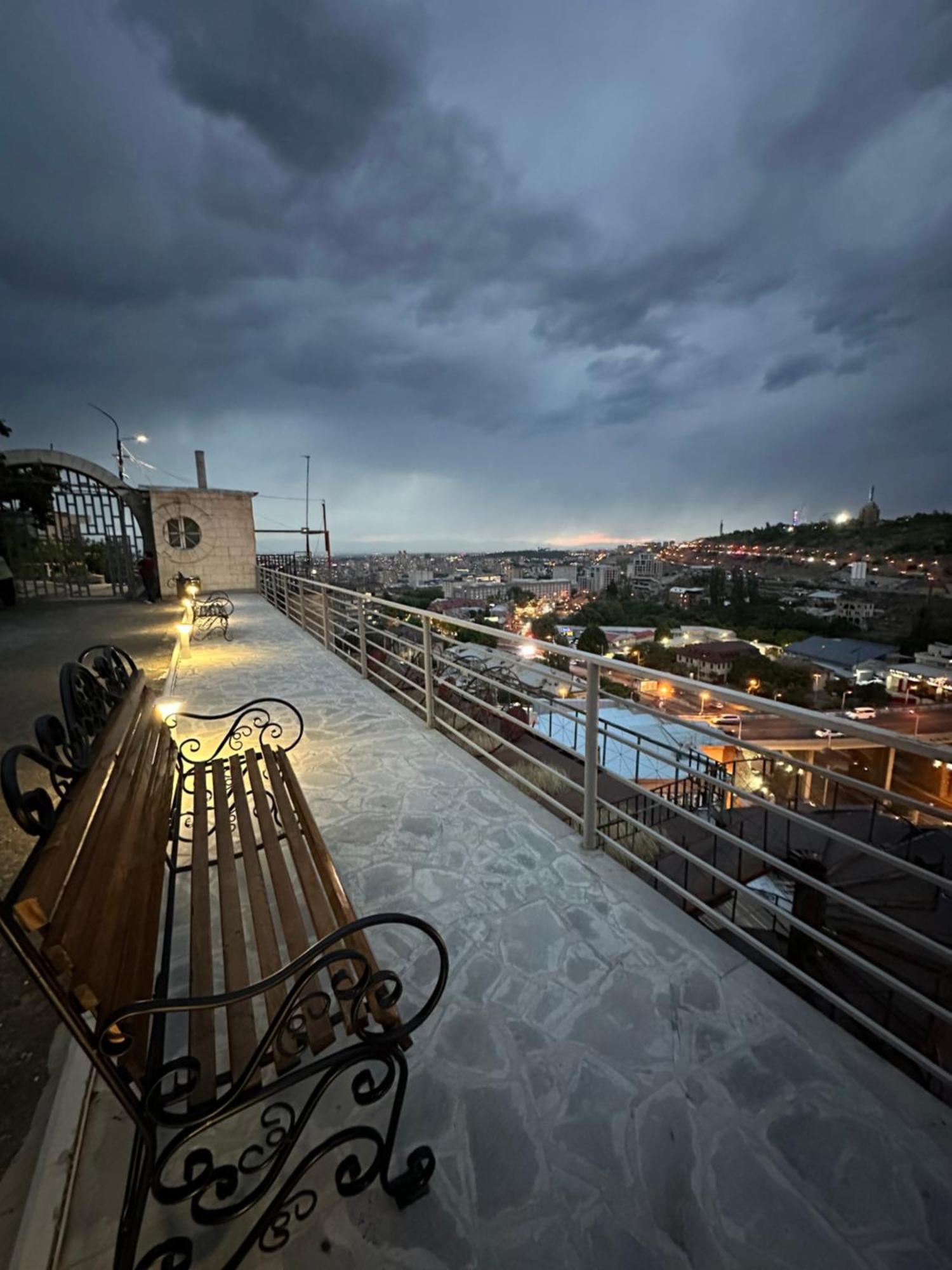 The Hill Guest House Ереван Экстерьер фото