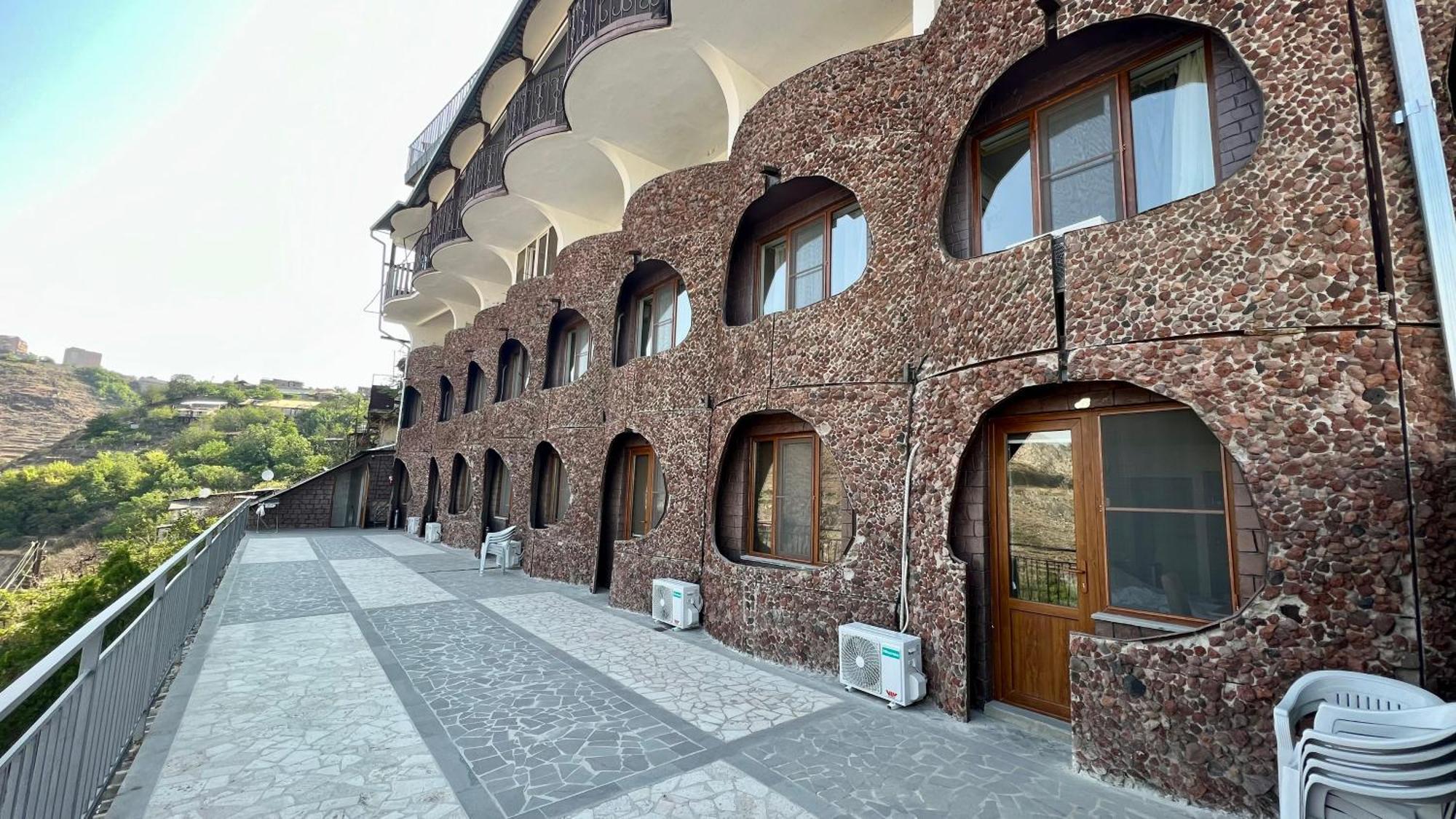 The Hill Guest House Ереван Экстерьер фото