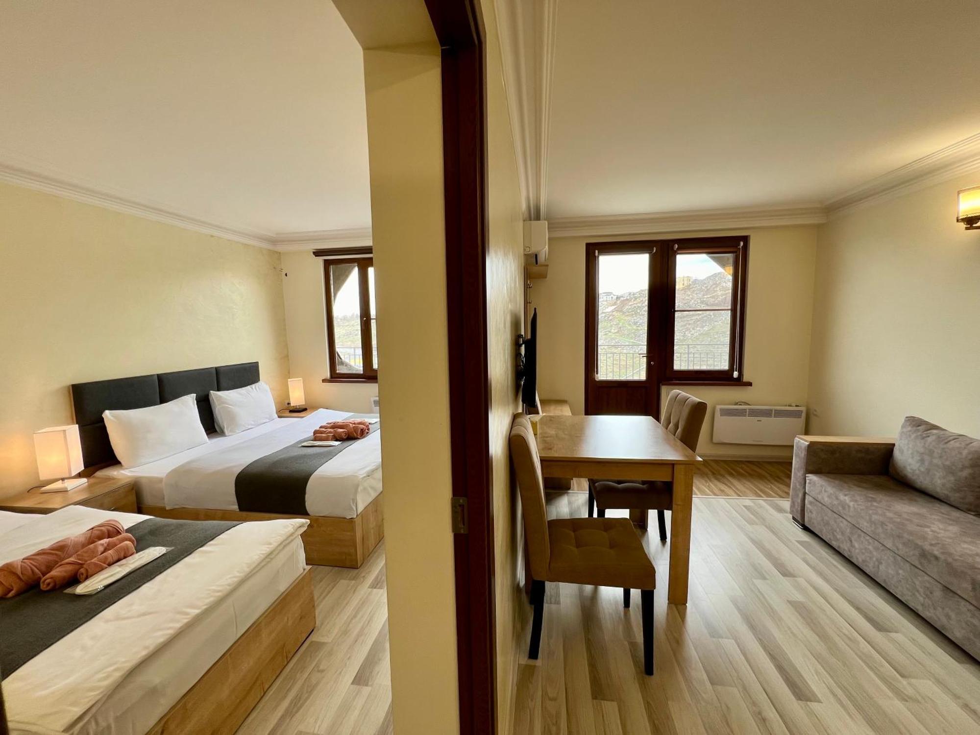 The Hill Guest House Ереван Экстерьер фото