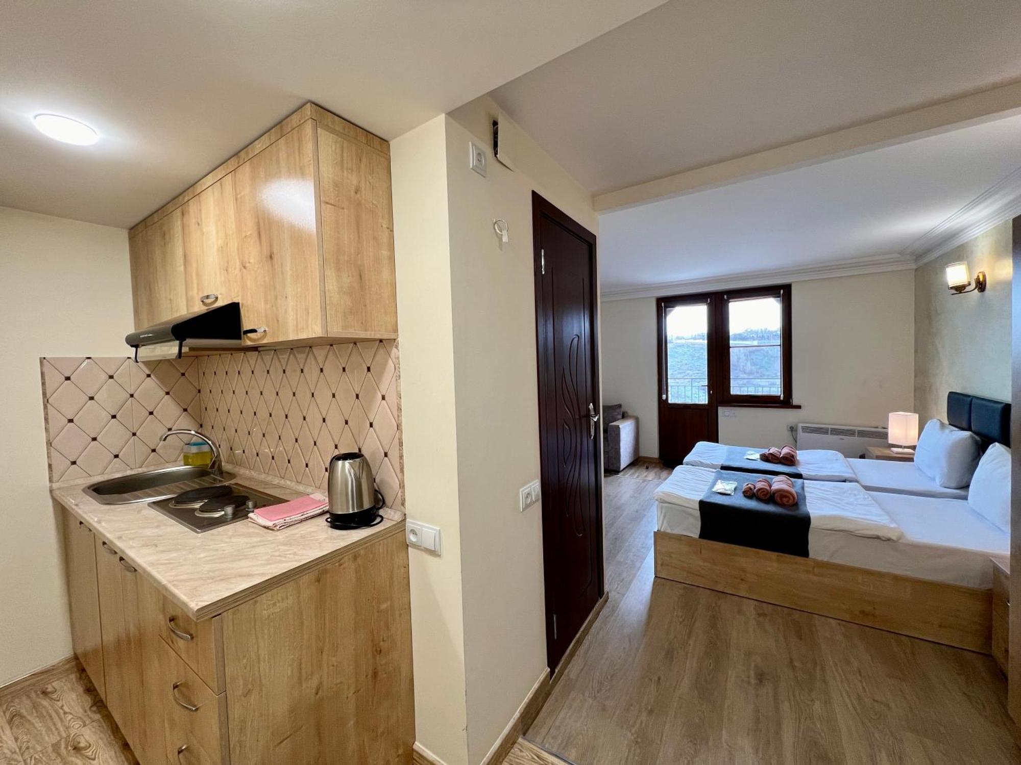 The Hill Guest House Ереван Экстерьер фото