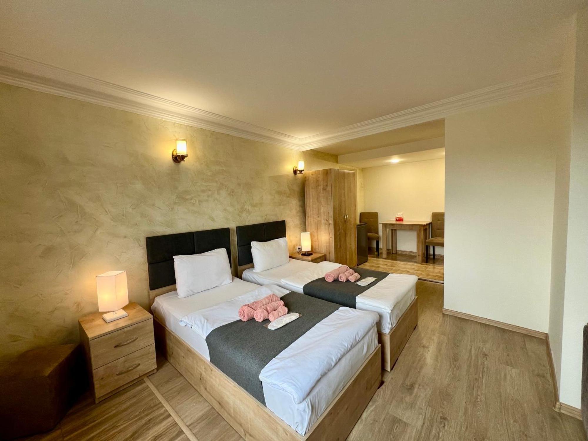The Hill Guest House Ереван Экстерьер фото