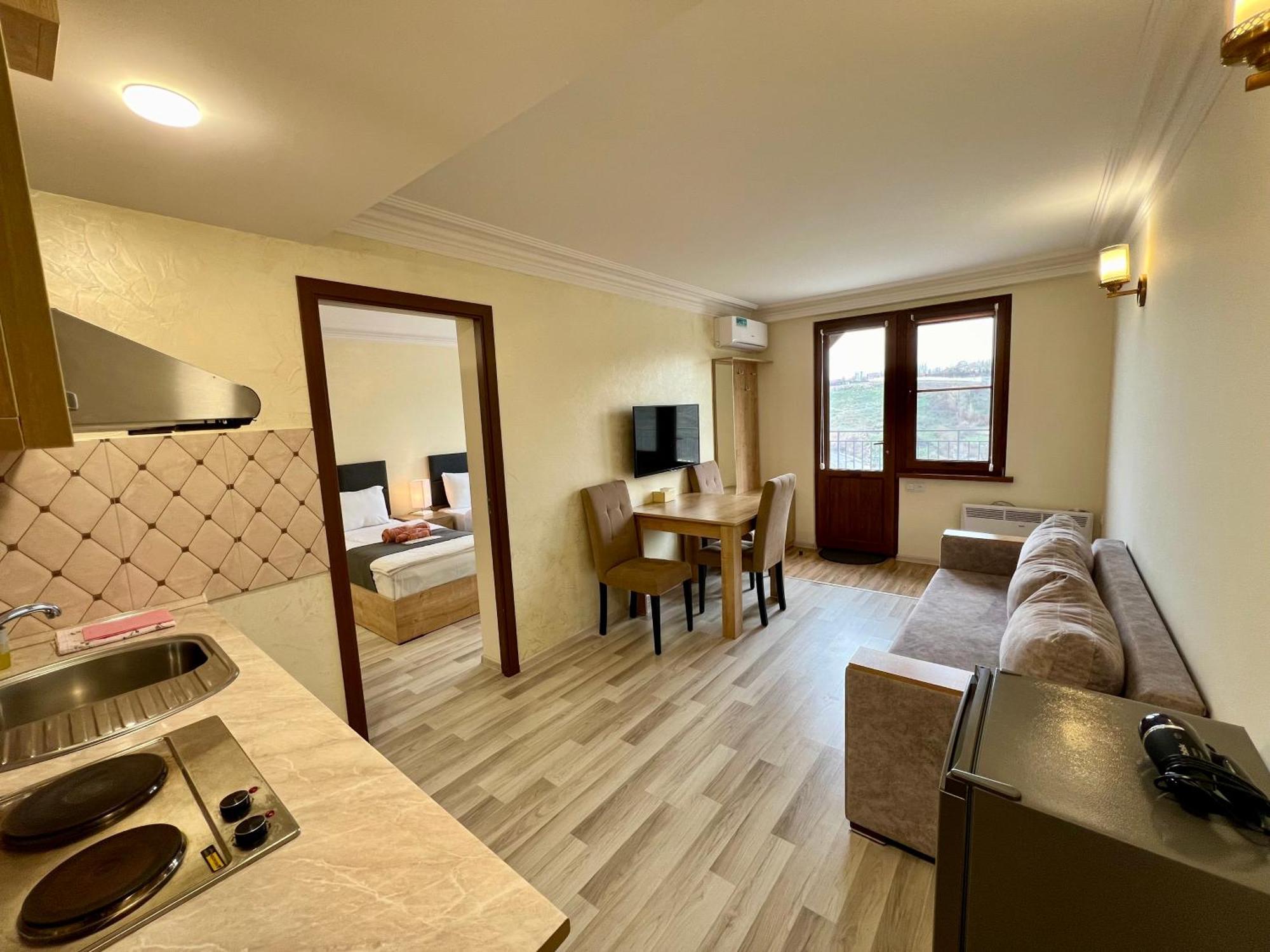 The Hill Guest House Ереван Экстерьер фото