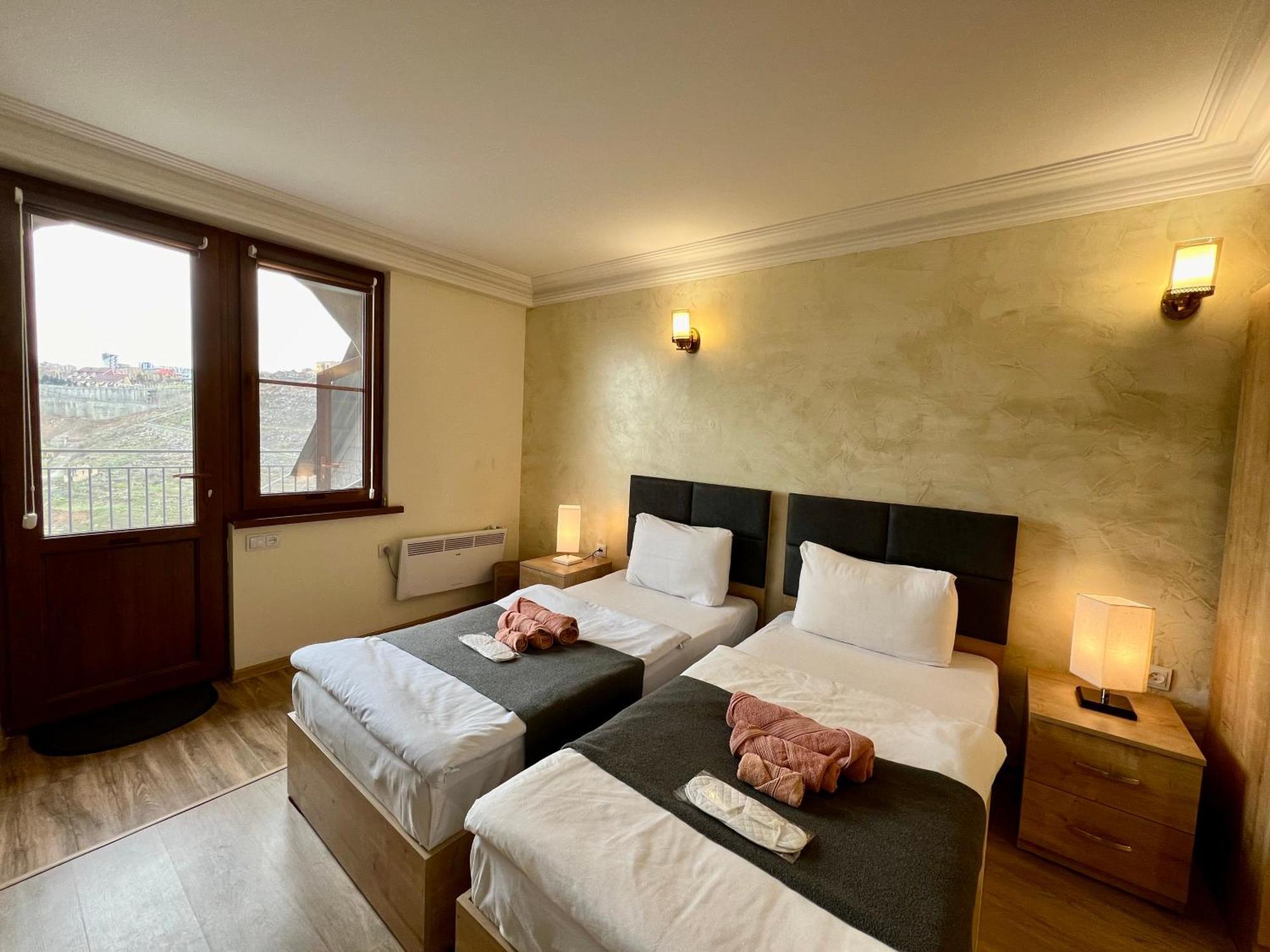 The Hill Guest House Ереван Экстерьер фото