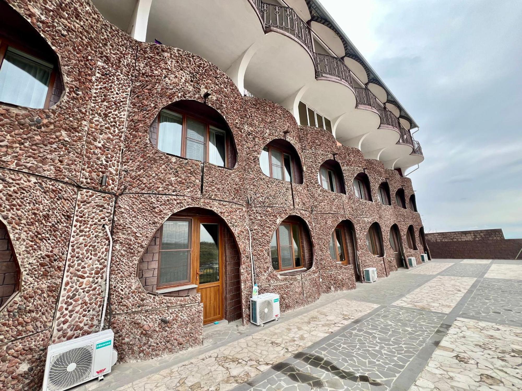 The Hill Guest House Ереван Экстерьер фото