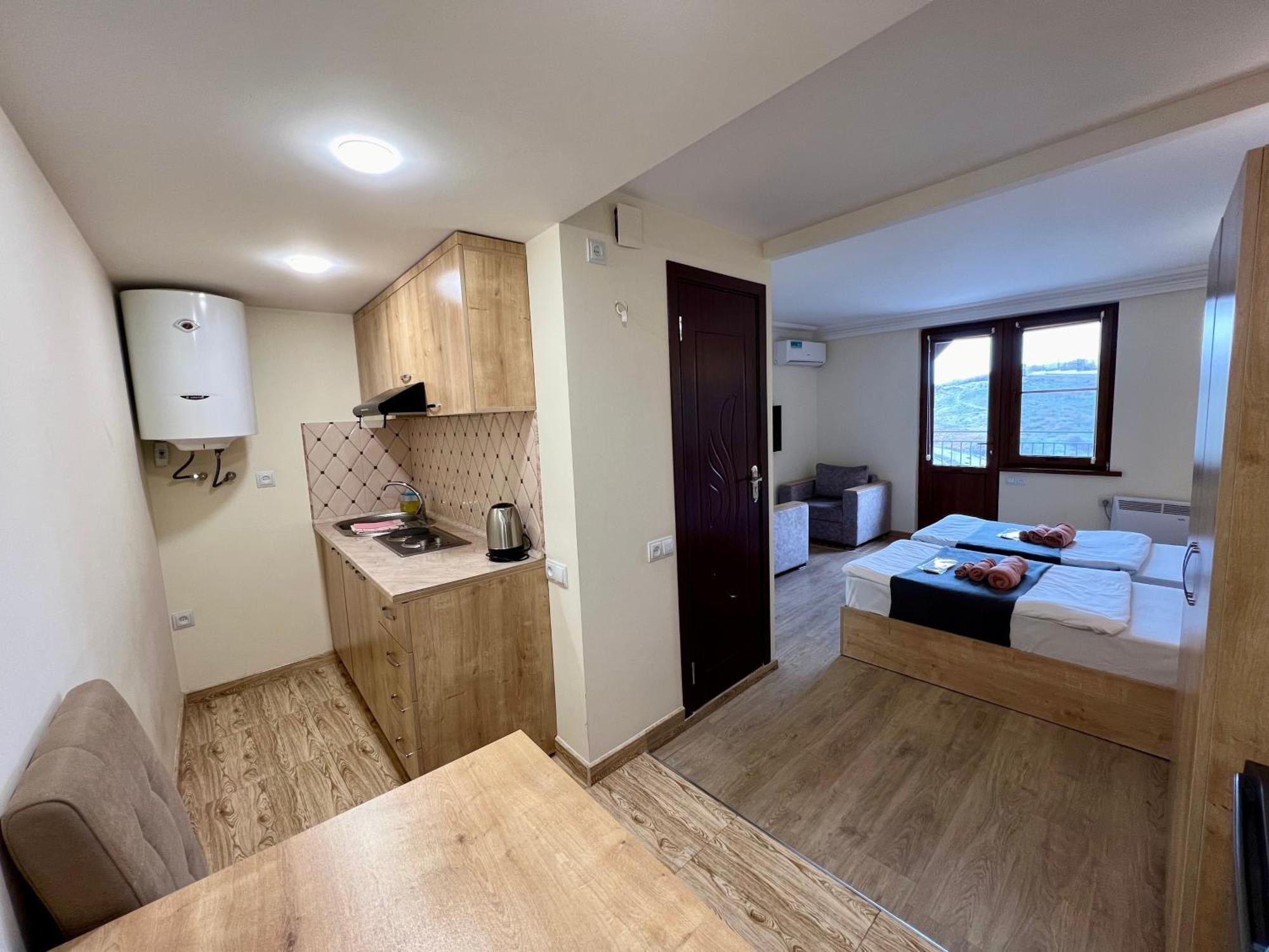 The Hill Guest House Ереван Экстерьер фото