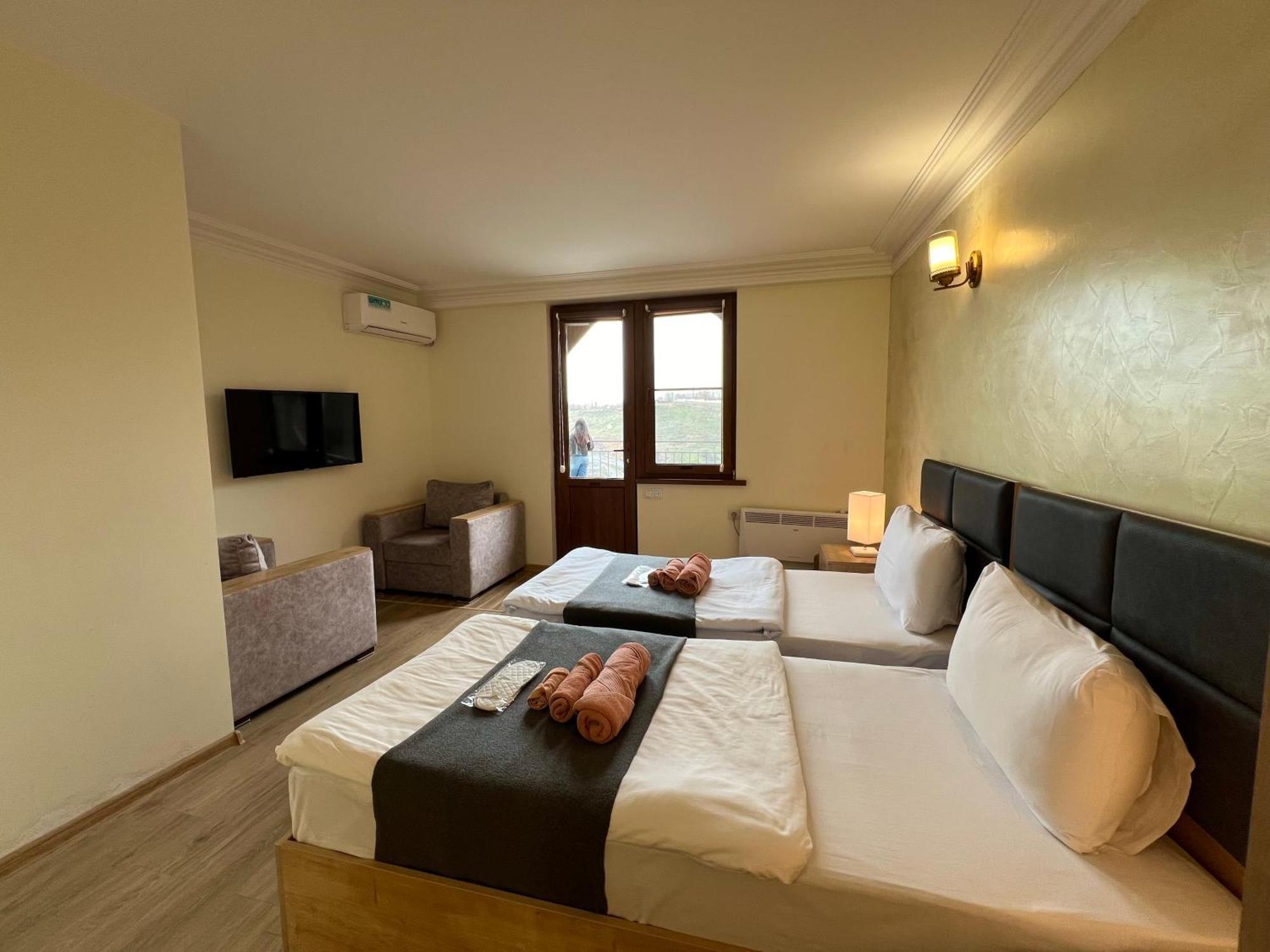 The Hill Guest House Ереван Экстерьер фото
