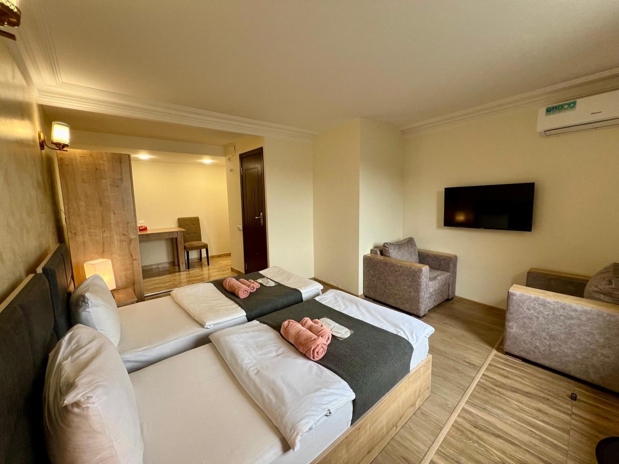 The Hill Guest House Ереван Экстерьер фото