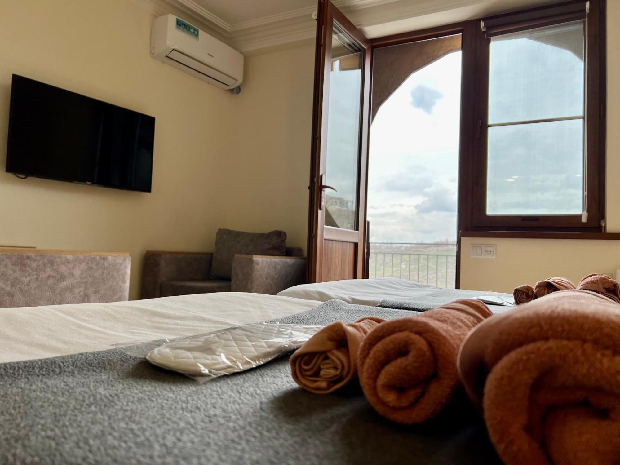 The Hill Guest House Ереван Экстерьер фото