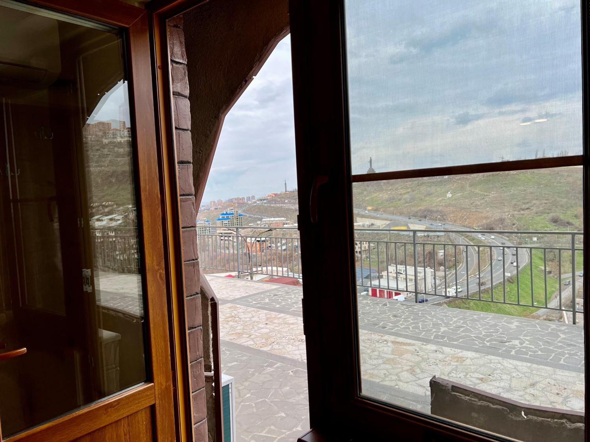 The Hill Guest House Ереван Экстерьер фото