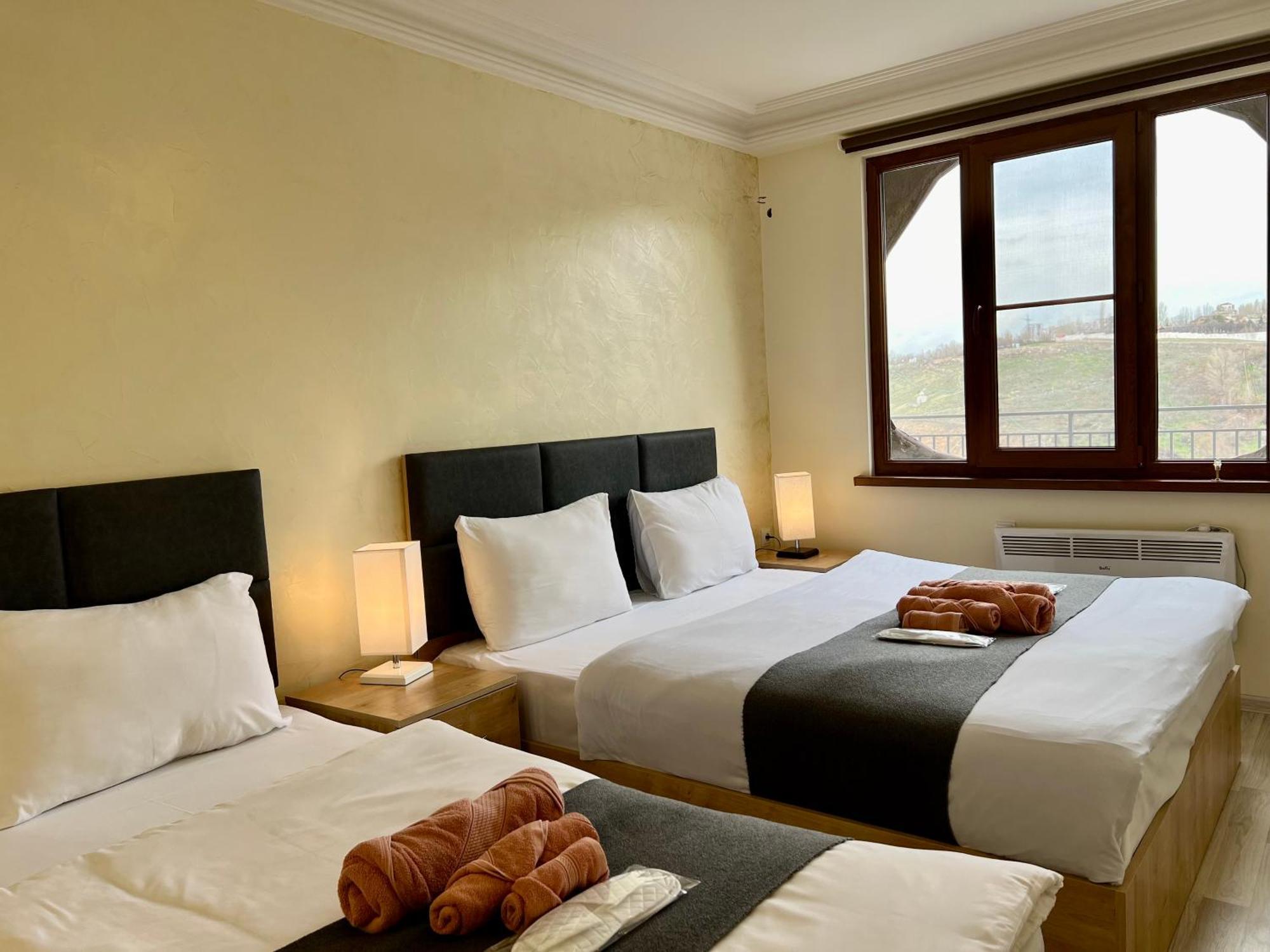 The Hill Guest House Ереван Экстерьер фото