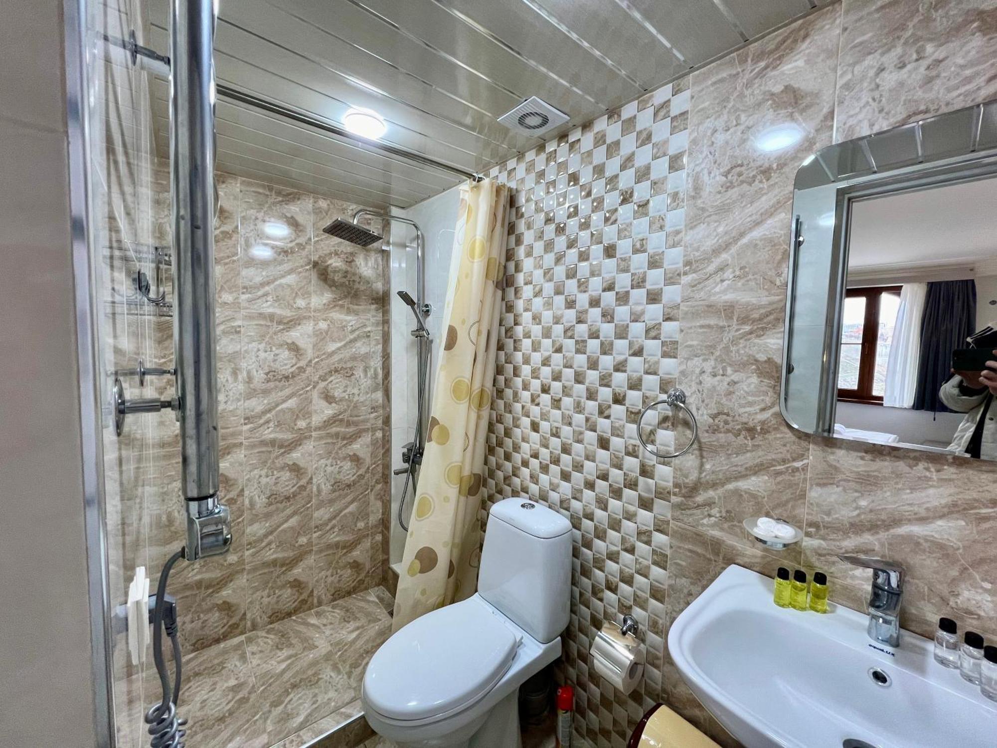 The Hill Guest House Ереван Экстерьер фото
