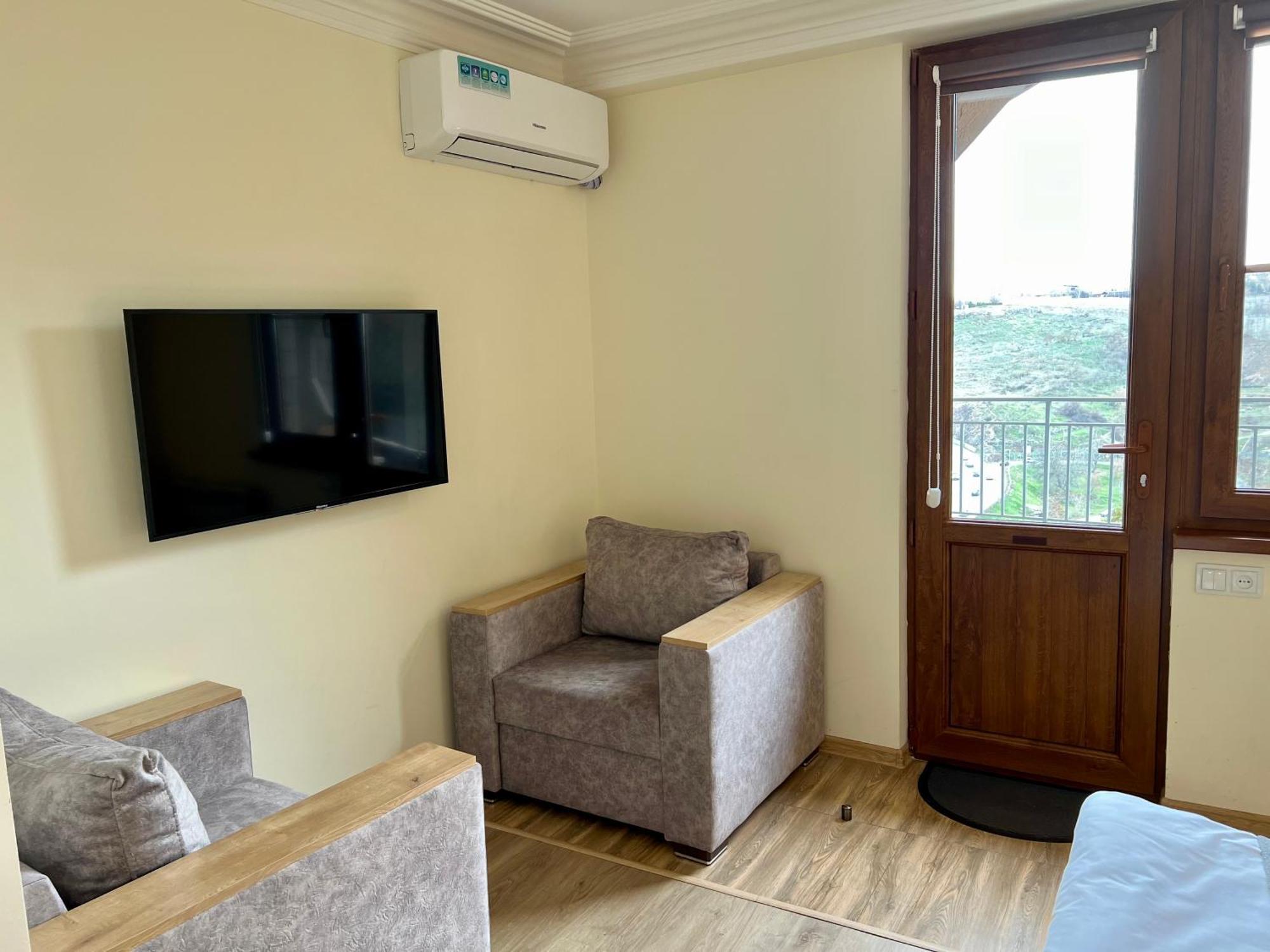 The Hill Guest House Ереван Экстерьер фото